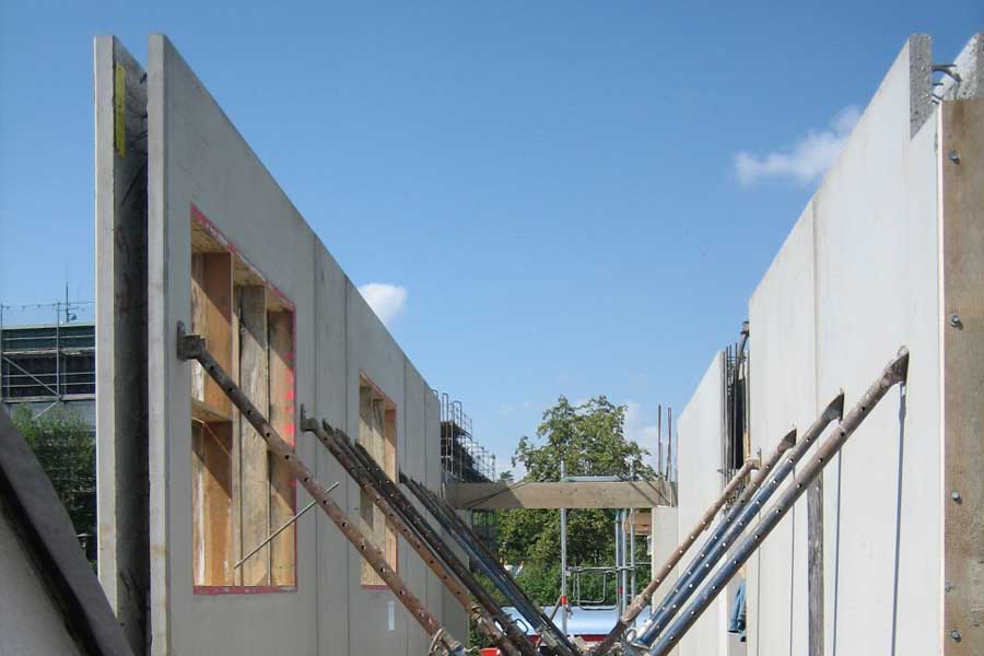 Doppelwandelemente vor der Betonage