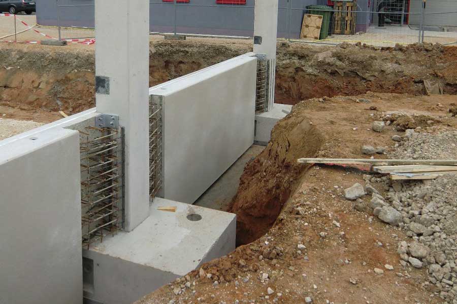 Sockelwände und Stützen mit Anschlussbewehrung