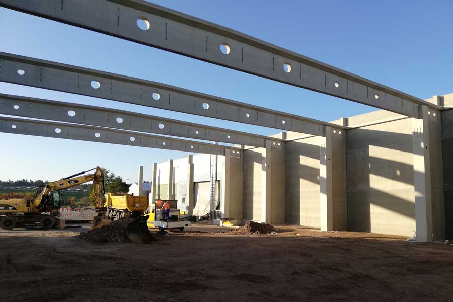 Überdachung eines Firmengeländes